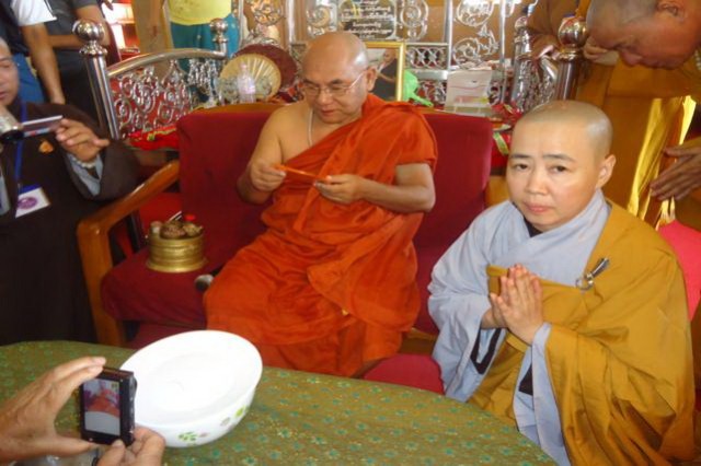 Chư Tôn Đức Tăng Ni Phật tử phái đoàn Việt Nam hành hương Myanmar