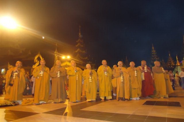 Chư Tôn Đức Tăng Ni Phật tử phái đoàn Việt Nam hành hương Myanmar