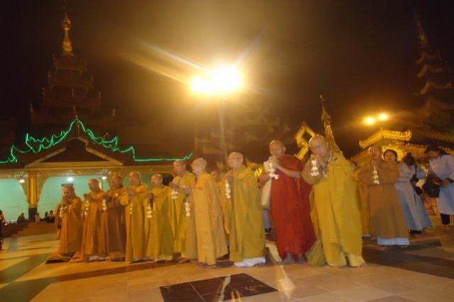 Chư Tôn Đức Tăng Ni Phật tử phái đoàn Việt Nam hành hương Myanmar