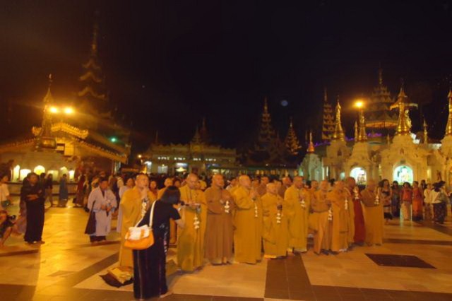 Chư Tôn Đức Tăng Ni Phật tử phái đoàn Việt Nam hành hương Myanmar