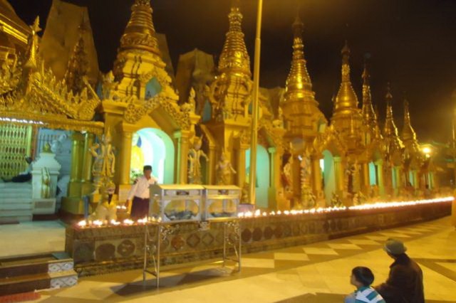 Chư Tôn Đức Tăng Ni Phật tử phái đoàn Việt Nam hành hương Myanmar