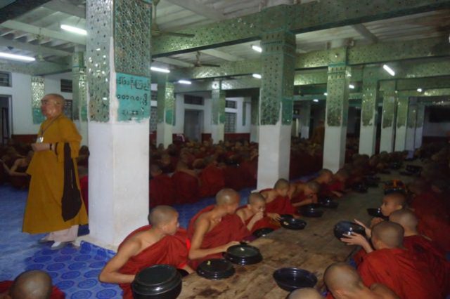 Chư Tôn Đức Tăng Ni Phật tử phái đoàn Việt Nam hành hương Myanmar