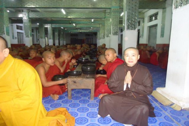 Chư Tôn Đức Tăng Ni Phật tử phái đoàn Việt Nam hành hương Myanmar