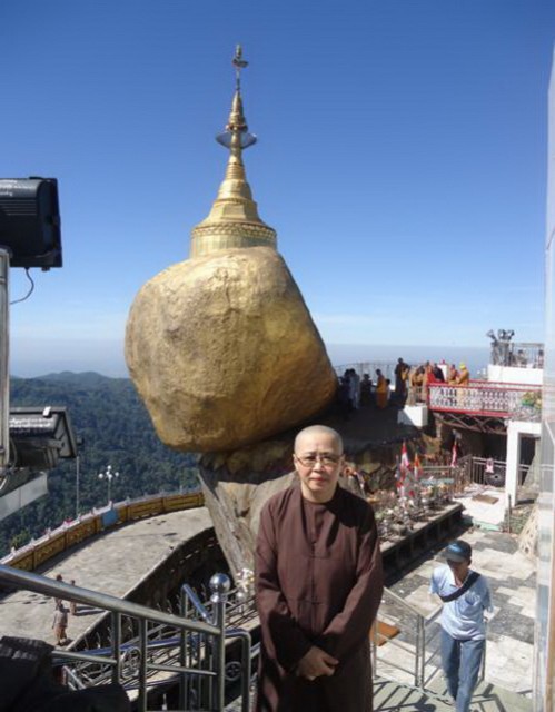 Chư Tôn Đức Tăng Ni Phật tử phái đoàn Việt Nam hành hương Myanmar