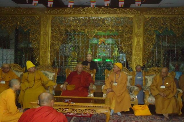 Chư Tôn Đức Tăng Ni Phật tử phái đoàn Việt Nam hành hương Myanmar