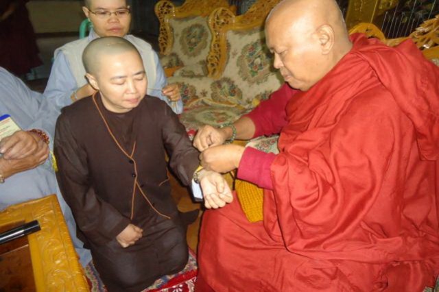 Chư Tôn Đức Tăng Ni Phật tử phái đoàn Việt Nam hành hương Myanmar