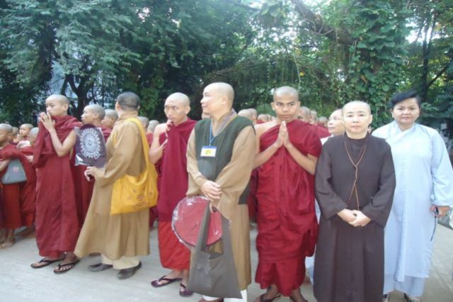 Chư Tôn Đức Tăng Ni Phật tử phái đoàn Việt Nam hành hương Myanmar