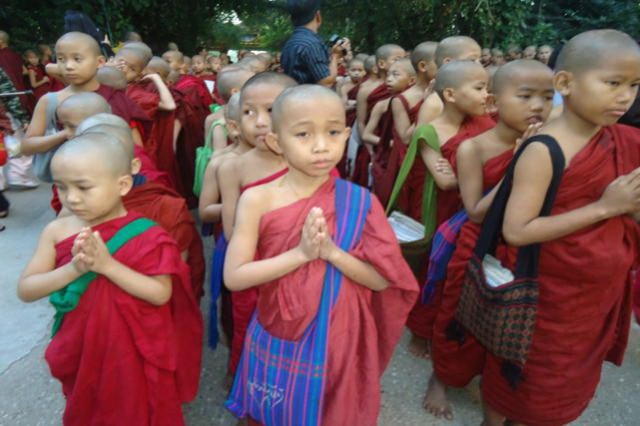 Chư Tôn Đức Tăng Ni Phật tử phái đoàn Việt Nam hành hương Myanmar