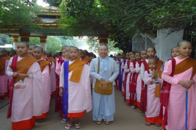 Chư Tôn Đức Tăng Ni Phật tử phái đoàn Việt Nam hành hương Myanmar