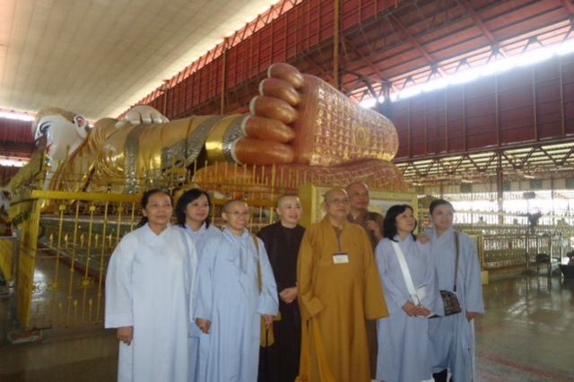 Chư Tôn Đức Tăng Ni Phật tử phái đoàn Việt Nam hành hương Myanmar
