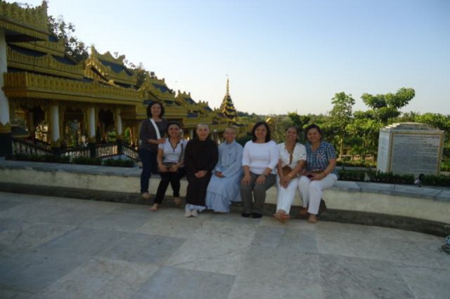 Chư Tôn Đức Tăng Ni Phật tử phái đoàn Việt Nam hành hương Myanmar