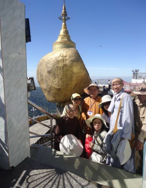 Chư Tôn Đức Tăng Ni Phật tử phái đoàn Việt Nam hành hương Myanmar