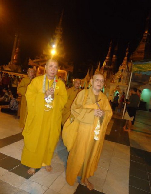 Chư Tôn Đức Tăng Ni Phật tử phái đoàn Việt Nam hành hương Myanmar