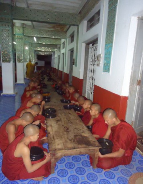 Chư Tôn Đức Tăng Ni Phật tử phái đoàn Việt Nam hành hương Myanmar