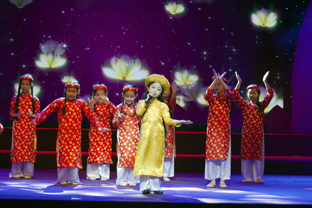 Hoành tráng đêm văn nghệ chào mừng Đại hội “Trở về nguồn cội”