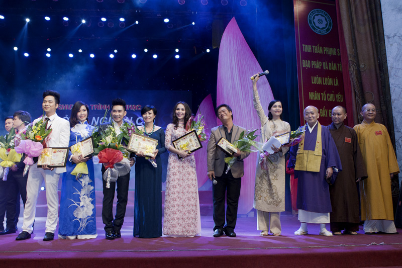 Hoành tráng đêm văn nghệ chào mừng Đại hội “Trở về nguồn cội”