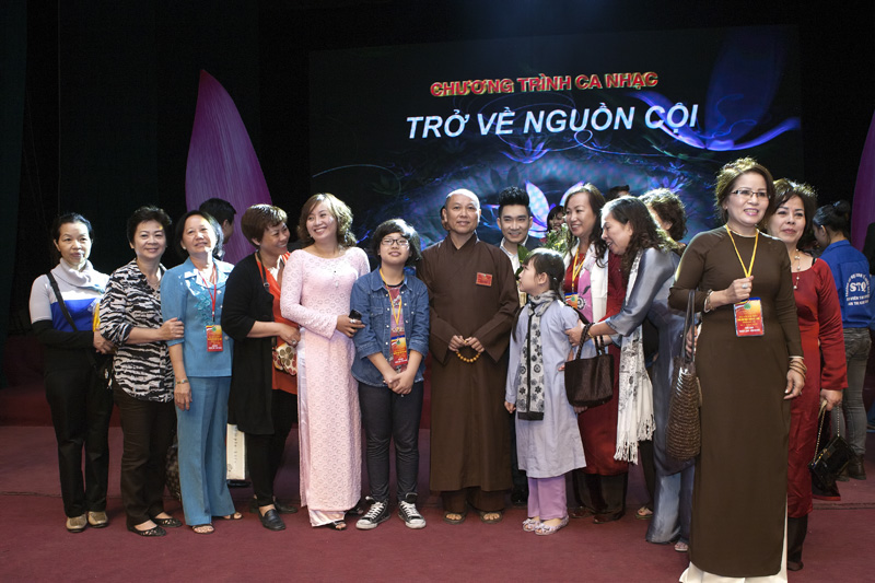 Hoành tráng đêm văn nghệ chào mừng Đại hội “Trở về nguồn cội”