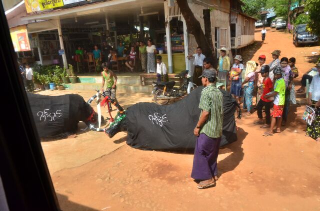 Chùa Đá Vàng, Myanmar