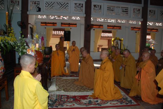 Trung Ương GHPGVN và Phu nhân Chủ tịch nước CHXHCNVN lễ viếng Chung thất Cố Trưởng Lão HT. Thích Minh Châu