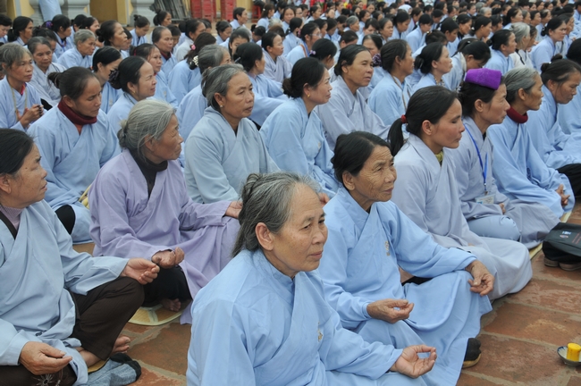 Hà Tĩnh: Chùa Trúc Lâm Thanh Lương tưng bừng Pháp hội hoa đăng vía Đức Phật A Di Đà