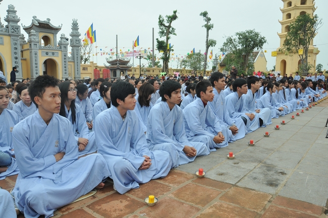 Hà Tĩnh: Chùa Trúc Lâm Thanh Lương tưng bừng Pháp hội hoa đăng vía Đức Phật A Di Đà