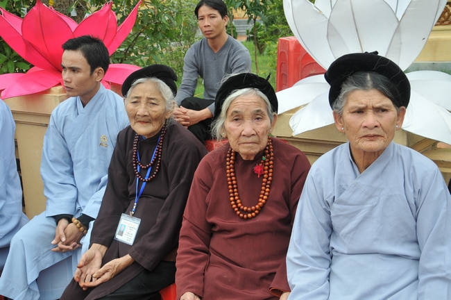 Hà Tĩnh: Chùa Trúc Lâm Thanh Lương tưng bừng Pháp hội hoa đăng vía Đức Phật A Di Đà