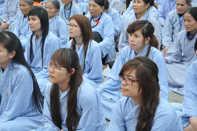 Hà Tĩnh: Chùa Trúc Lâm Thanh Lương tưng bừng Pháp hội hoa đăng vía Đức Phật A Di Đà