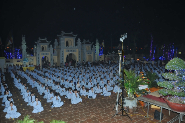 Hà Tĩnh: Chùa Trúc Lâm Thanh Lương tưng bừng Pháp hội hoa đăng vía Đức Phật A Di Đà