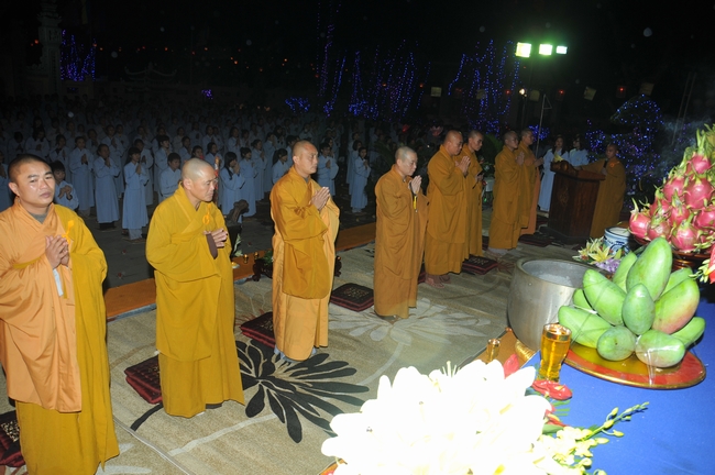 Hà Tĩnh: Chùa Trúc Lâm Thanh Lương tưng bừng Pháp hội hoa đăng vía Đức Phật A Di Đà