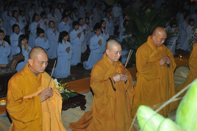 Hà Tĩnh: Chùa Trúc Lâm Thanh Lương tưng bừng Pháp hội hoa đăng vía Đức Phật A Di Đà