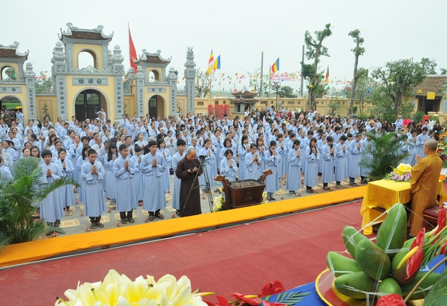 Hà Tĩnh: Chùa Trúc Lâm Thanh Lương tưng bừng Pháp hội hoa đăng vía Đức Phật A Di Đà