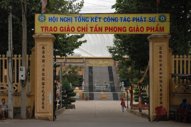 Bình Dương: Hội nghị tổng kết công tác Phật sự 2012 - Triển khai báo cáo kết quả đại hội VII - GHPGVN - Trao Giáo chỉ tấn phong Giáo phẩm