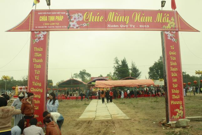 Hà Tĩnh: Lễ &quot;cầu&quot; được an tại ngôi chùa Tịnh Pháp