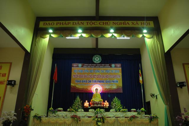 Bình Dương: Hội nghị tổng kết công tác Phật sự 2012 - Triển khai báo cáo kết quả đại hội VII - GHPGVN - Trao Giáo chỉ tấn phong Giáo phẩm