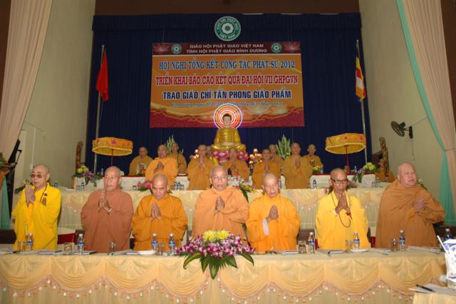 Bình Dương: Hội nghị tổng kết công tác Phật sự 2012 - Triển khai báo cáo kết quả đại hội VII - GHPGVN - Trao Giáo chỉ tấn phong Giáo phẩm