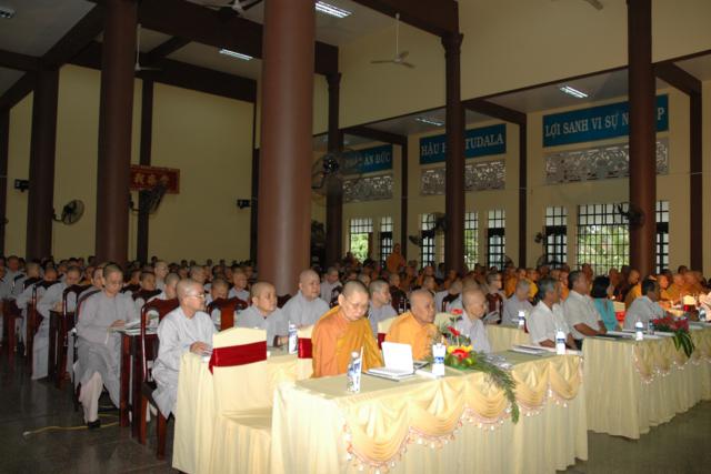 Bình Dương: Hội nghị tổng kết công tác Phật sự 2012 - Triển khai báo cáo kết quả đại hội VII - GHPGVN - Trao Giáo chỉ tấn phong Giáo phẩm