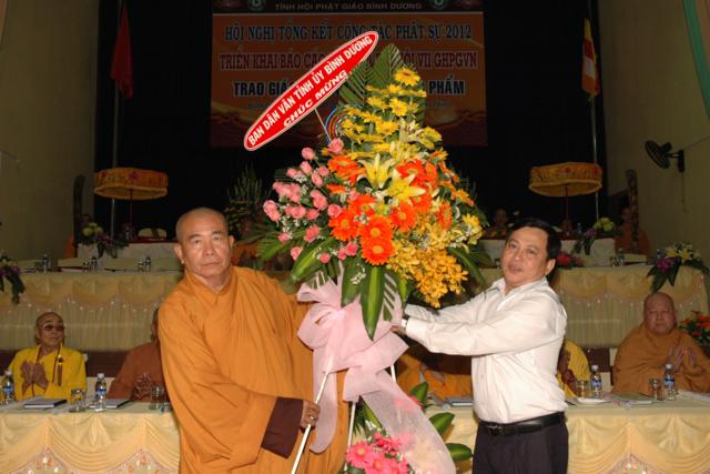 Bình Dương: Hội nghị tổng kết công tác Phật sự 2012 - Triển khai báo cáo kết quả đại hội VII - GHPGVN - Trao Giáo chỉ tấn phong Giáo phẩm