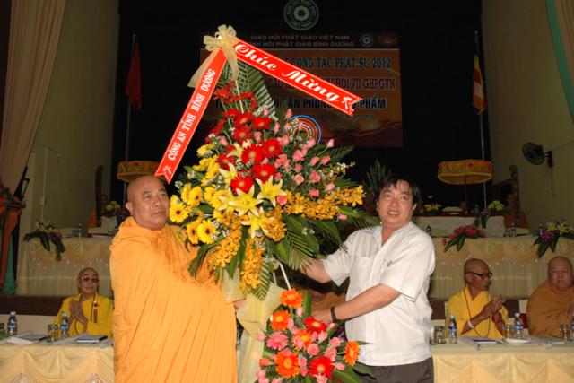 Bình Dương: Hội nghị tổng kết công tác Phật sự 2012 - Triển khai báo cáo kết quả đại hội VII - GHPGVN - Trao Giáo chỉ tấn phong Giáo phẩm