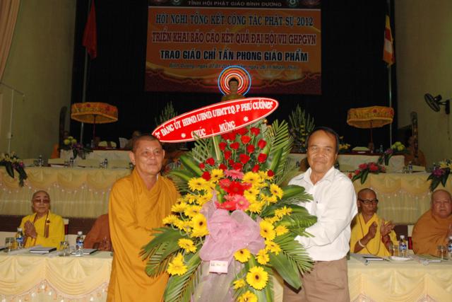 Bình Dương: Hội nghị tổng kết công tác Phật sự 2012 - Triển khai báo cáo kết quả đại hội VII - GHPGVN - Trao Giáo chỉ tấn phong Giáo phẩm