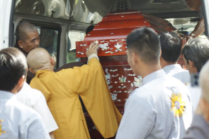 Khẩn trương chuẩn bị lễ nhập kim quan Hòa thượng viện chủ Sơn Thắng Thiền Viện