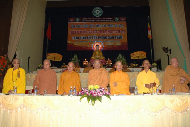 Bình Dương: Hội nghị tổng kết công tác Phật sự 2012 - Triển khai báo cáo kết quả đại hội VII - GHPGVN - Trao Giáo chỉ tấn phong Giáo phẩm