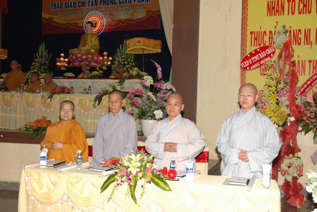 Bình Dương: Hội nghị tổng kết công tác Phật sự 2012 - Triển khai báo cáo kết quả đại hội VII - GHPGVN - Trao Giáo chỉ tấn phong Giáo phẩm