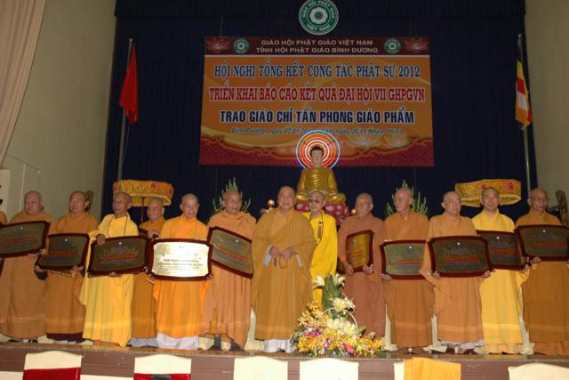 Bình Dương: Hội nghị tổng kết công tác Phật sự 2012 - Triển khai báo cáo kết quả đại hội VII - GHPGVN - Trao Giáo chỉ tấn phong Giáo phẩm