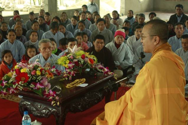 Chùa Xuân Đài: Lễ Phật thành đạo và Phật tử nghe pháp của TT. Thích Nhật Từ