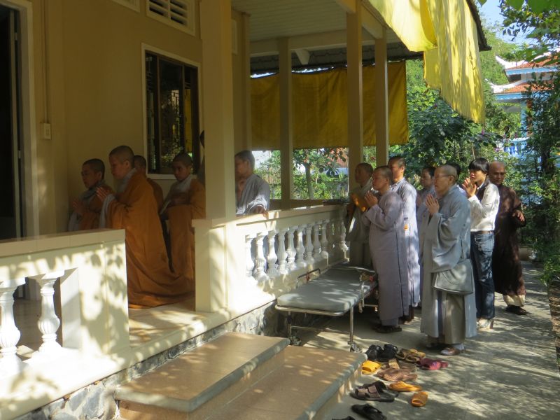 Khẩn trương chuẩn bị lễ nhập kim quan Hòa thượng viện chủ Sơn Thắng Thiền Viện