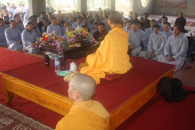 Chùa Xuân Đài: Lễ Phật thành đạo và Phật tử nghe pháp của TT. Thích Nhật Từ