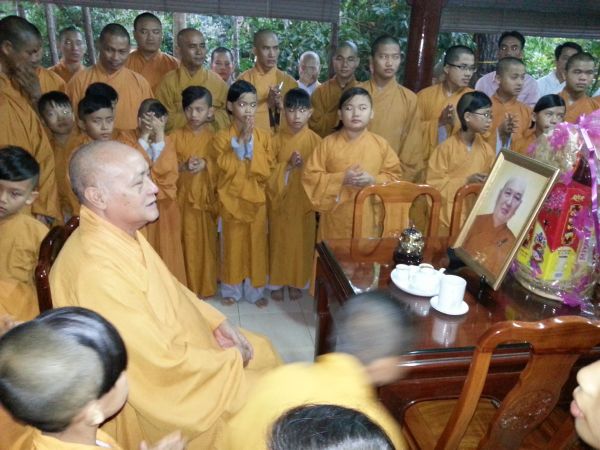 Vĩnh Long: Rước di ảnh về Tổ đình TV Thường Chiếu sám hối Hòa thượng Tôn sư