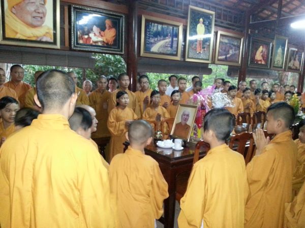 Vĩnh Long: Rước di ảnh về Tổ đình TV Thường Chiếu sám hối Hòa thượng Tôn sư