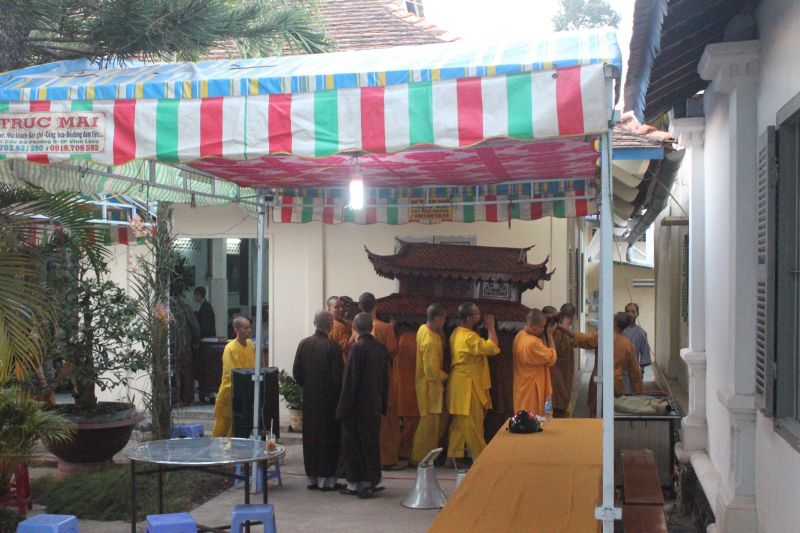 Khẩn trương chuẩn bị lễ nhập kim quan Hòa thượng viện chủ Sơn Thắng Thiền Viện