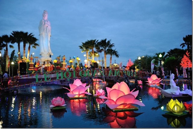 Chùm ảnh: Lễ hội Quán Thế Âm tại Trung Tâm Phật Giáo Chùa Việt Nam (Houston, Texas)